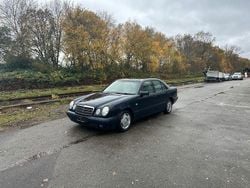 Blau Gebraucht 1997 Mercedes E200 Classic Limousine | 1.800 € (Superpreis)