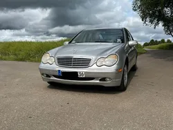 Silber Gebraucht 2004 Mercedes C240 Classic Limousine | 3.500 €