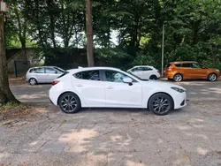 Weiß Gebraucht 2016 Mazda 3 Nakama Limousine | 10.400 € (Guter Preis)