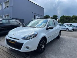 Weiß Gebraucht 2011 Renault Clio III Kleinwagen | 3.890 € (Fairer Preis)