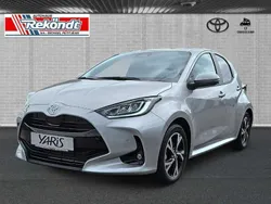 Silver metallic Neu 2025 Toyota Yaris Hybrid Limousine | 26.690 € (Fairer Preis)
