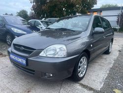 Grau Gebraucht 2003 Kia Rio Kombi | 2.997 € (Etwas zu teuer)