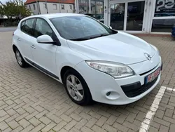 Weiß Gebraucht 2010 Renault Mégane III Dynamique Limousine | 5.900 € (Fairer Preis)