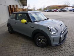 Moonwalk grey (metallic) Gebraucht 2021 Mini Cooper SE Kleinwagen | 15.495 € (Guter Preis)