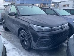 Grenadillschwarz metallic Neu 2026 VW Tiguan R-line SUV | 53.445 € (Guter Preis)