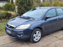 Grau Gebraucht 2010 Ford Focus Style Kombi | 2.300 € (Fairer Preis)