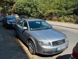 Grau Gebraucht 2004 Audi A4 Limousine | 2.950 € (Etwas zu teuer)