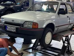 Silber Gebraucht 1987 Ford Escort Limousine | 2.800 €