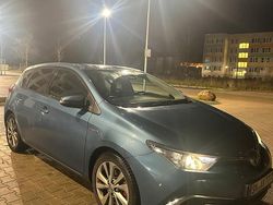 Blau Gebraucht 2016 Toyota Auris Hybrid Kleinwagen | 14.000 € (Guter Preis)