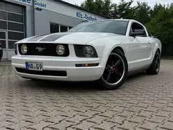 Weiß Gebraucht 2008 Ford Mustang Coupé | 13.000 €