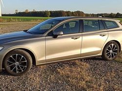Grau Gebraucht 2018 Volvo V60 Momentum Kombi | 25.975 € (Teuer)