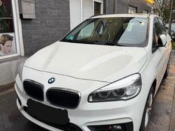 Weiß Gebraucht 2015 BMW 218 Active Tourer Van / Kleinbus | 11.500 € (Etwas zu teuer)