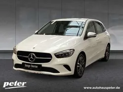 Weiß Gebraucht 2023 Mercedes B200 Advanced Van / Kleinbus | 29.810 € (Fairer Preis)