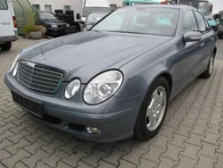 Grau Gebraucht 2004 Mercedes E220 Limousine | 3.550 € (Fairer Preis)