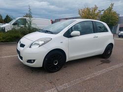Weiß Gebraucht 2010 Toyota Yaris Kleinwagen | 2.150 € (Guter Preis)