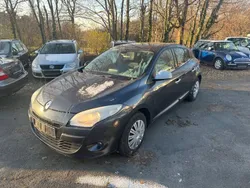 Grau Gebraucht 2011 Renault Mégane III Dynamique Limousine | 1.990 € (Guter Preis)
