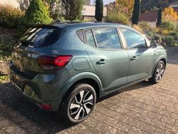 Grün Neu 2025 Dacia Sandero Expression Kleinwagen | 16.780 € (Guter Preis)