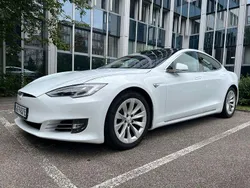 Weiß Gebraucht 2016 Tesla Model S Limousine | 23.100 € (Teuer)