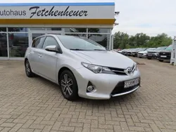 Silber Gebraucht 2015 Toyota Auris Edition Limousine | 9.990 € (Guter Preis)
