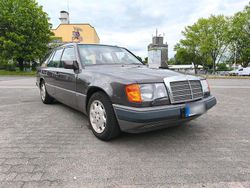 Silber Gebraucht 1991 Mercedes E230 Kombi | 3.499 €