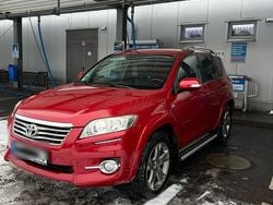 Rot Gebraucht 2011 Toyota RAV4 Limousine | 13.900 € (Teuer)
