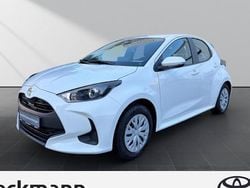Weiß Gebraucht 2024 Toyota Yaris Hybrid Business Edition Limousine | 20.990 € (Guter Preis)