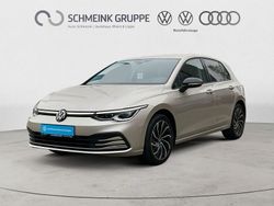 Silber Gebraucht 2023 VW Golf VIII Life Limousine | 26.880 € (Fairer Preis)