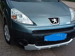 Grau Gebraucht 2011 Peugeot Partner Van / Kleinbus | 13.500 €