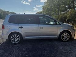 Grau Gebraucht 2011 VW Touran Comfortline Van / Kleinbus | 5.800 € (Teuer)