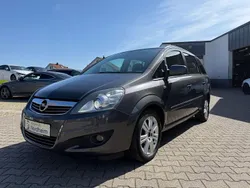 Grau Gebraucht 2012 Opel Zafira Family Van / Kleinbus | 3.990 € (Fairer Preis)