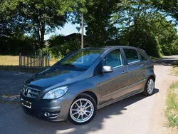 Grau Gebraucht 2011 Mercedes B180 Van / Kleinbus | 7.600 € (Fairer Preis)