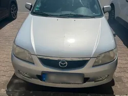 Silber Gebraucht 2001 Mazda 323 Kleinwagen | 1.000 €