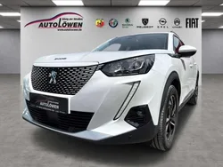 Weiß Gebraucht 2021 Peugeot e-2008 Allure SUV | 19.230 € (Fairer Preis)