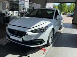Weiß Gebraucht 2021 Seat Leon CONNECT Limousine | 21.890 € (Fairer Preis)