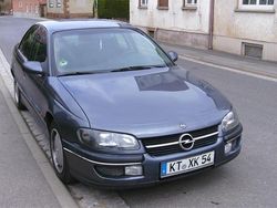 Grau metallic Gebraucht 1998 Opel Omega Limousine | 1.300 €