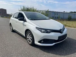 Weiß Gebraucht 2017 Toyota Auris Hybrid Team Limousine | 8.990 € (Guter Preis)