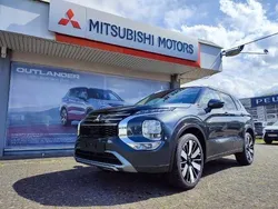 Basaltgrau / pantherschwarz Gebraucht 2025 Mitsubishi Outlander P-HEV Top SUV | 55.990 € (Fairer Preis)