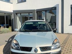Grau Gebraucht 2003 Renault Clio II Kleinwagen | 1.300 € (Guter Preis)