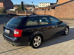 Blau Gebraucht 2001 Audi A4 Kombi | 2.200 € (Fairer Preis)