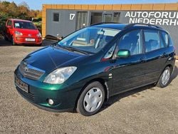 Grün Gebraucht 2002 Toyota Corolla Verso Van / Kleinbus | 3.200 € (Fairer Preis)