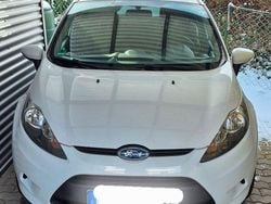 Weiß Gebraucht 2010 Ford Fiesta Trend Limousine | 3.350 € (Guter Preis)