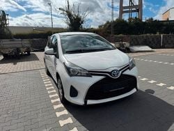 Weiß Gebraucht 2015 Toyota Yaris Hybrid Kleinwagen | 9.200 € (Fairer Preis)