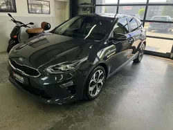 Grau Gebraucht 2019 Kia Ceed Platinum Edition Limousine | 14.300 € (Fairer Preis)