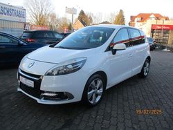 Weiß Gebraucht 2012 Renault Scénic III Dynamique Van / Kleinbus | 6.790 € (Teuer)