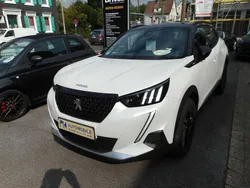 Dreischichten perlmutt Gebraucht 2023 Peugeot 2008 GT SUV | 22.900 € (Guter Preis)