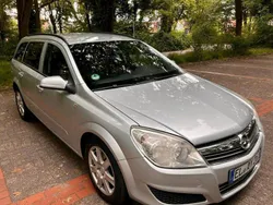 Silber Gebraucht 2008 Opel Astra Kombi | 2.250 € (Etwas zu teuer)