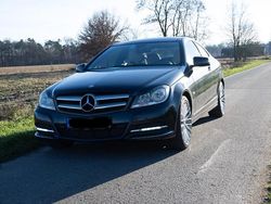 Schwarz Gebraucht 2011 Mercedes 220 Coupé | 9.000 €