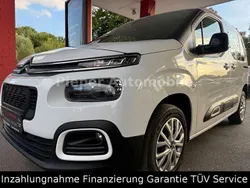Weiß Gebraucht 2023 Citroën Berlingo Feel Van / Kleinbus | 19.990 € (Fairer Preis)