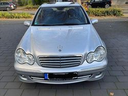 Grau Gebraucht 2005 Mercedes C180 Elegance Limousine | 4.890 € (Fairer Preis)