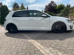 Weiß Gebraucht 2016 VW Golf VII Limousine | 12.500 € (Fairer Preis)